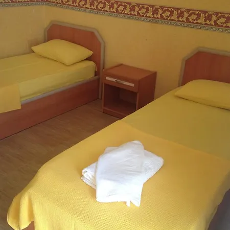 Yarar Hotel
